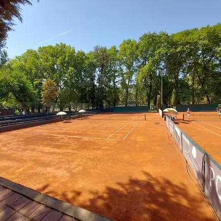 The Circle * スコピエ